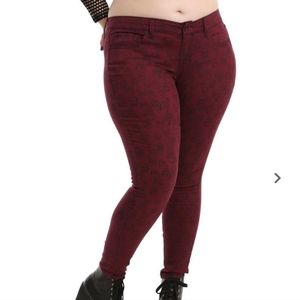 🥳HOST PICK🥳HOT TOPIC Blackheart Burgundy Skull Print Skinny Jeans plus size 28